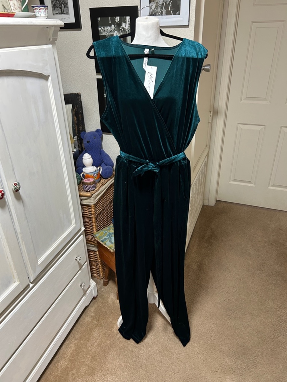 NY Collection Emerald Green Velvet Sleeveless N-neck Sleeveless Jumpsuit